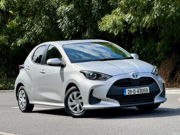 Toyota Yaris Hatchback, Petrol Hybrid, 2021, Silver