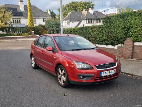 Ford Focus Hatchback, Petrol, 2007, Red