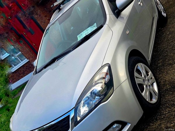 Kia Ceed Estate, Diesel, 2010, Silver