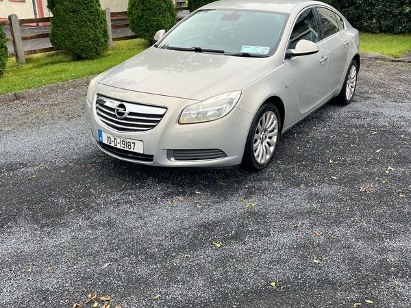 Opel Insignia Hatchback, Diesel, 2010, Gold