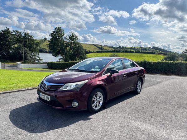 Toyota Avensis Saloon, Diesel, 2012, Red