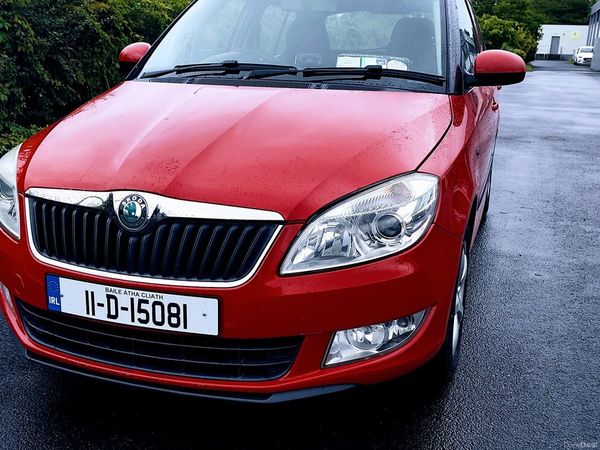 Skoda Fabia Hatchback, Petrol, 2011, Red