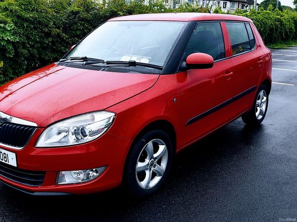 Skoda Fabia Hatchback, Petrol, 2011, Red