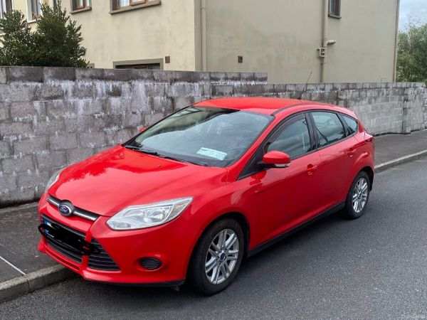 Ford Focus Hatchback, Petrol, 2013, Red