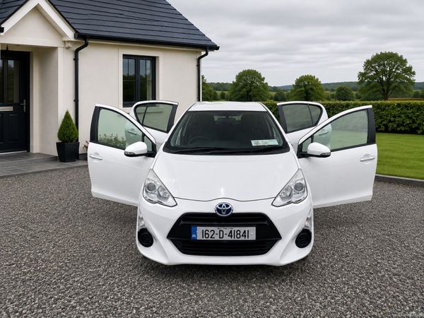 Toyota Aqua Hatchback, Petrol Hybrid, 2016, White