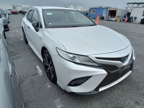 Toyota Camry Saloon, Petrol Hybrid, 2019, White