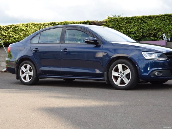 Volkswagen Jetta Saloon, Petrol, 2013, Blue