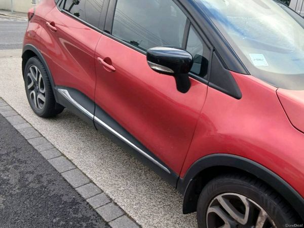Renault Captur Hatchback, Diesel, 2017, Red