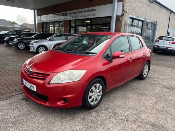 Toyota Auris Hatchback, Diesel, 2011, Red