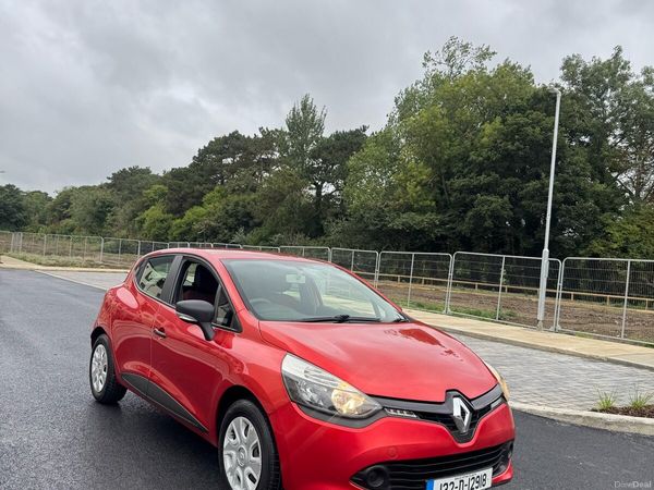 Renault Clio Hatchback, Petrol, 2013, Red