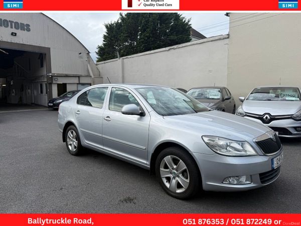 Skoda Octavia Saloon, Petrol, 2012, Silver