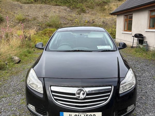 Vauxhall Insignia Hatchback, Diesel, 2011, Black