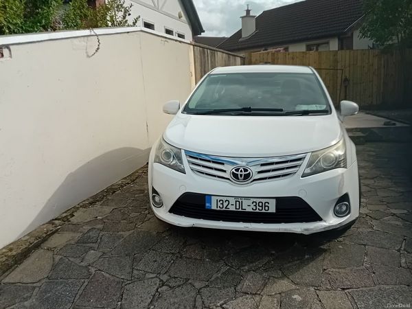 Toyota Avensis Saloon, Diesel, 2013, White