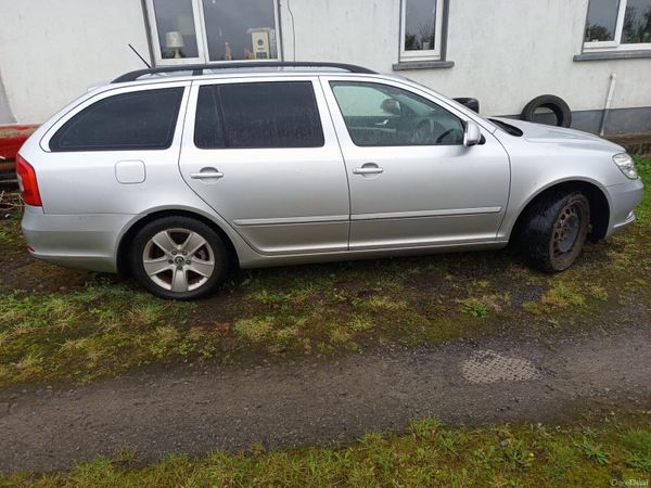 Skoda Octavia Estate, Diesel, 2011, Silver