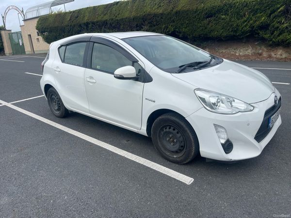 Toyota Aqua Hatchback, Petrol Hybrid, 2016, White