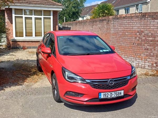 Opel Astra Hatchback, Diesel, 2019, Red