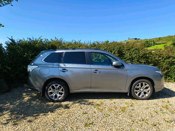 Mitsubishi Outlander SUV, Petrol Plug-in Hybrid, 2014, Grey