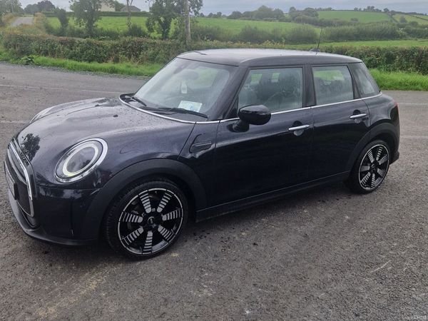 Mini Cooper Hatchback, Petrol, 2023, Blue