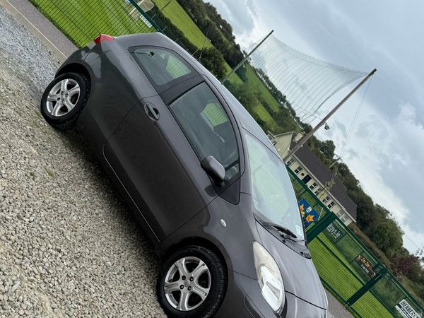Toyota Yaris Hatchback, Petrol, 2010, Grey