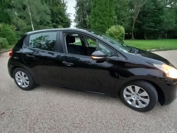 Peugeot 208 Hatchback, Petrol, 2013, Black