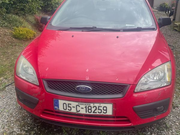 Ford Focus Hatchback, Petrol, 2005, Red