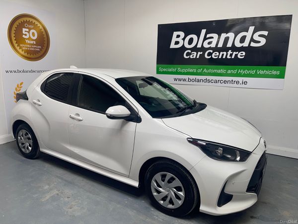 Toyota Yaris Hatchback, Petrol Hybrid, 2021, White