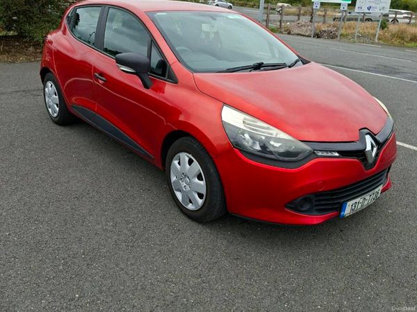 Renault Clio Hatchback, Petrol, 2013, Red