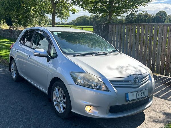 Toyota Auris Hatchback, Diesel, 2011, Silver