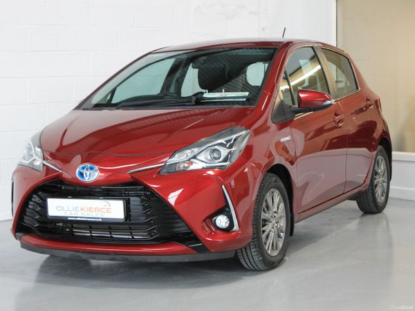 Toyota Yaris MPV, Petrol Hybrid, 2018, Red