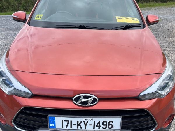 Hyundai i20 Hatchback, Petrol, 2017, Orange