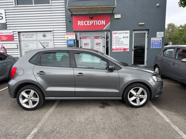 Volkswagen Polo Hatchback, Petrol, 2015, Grey