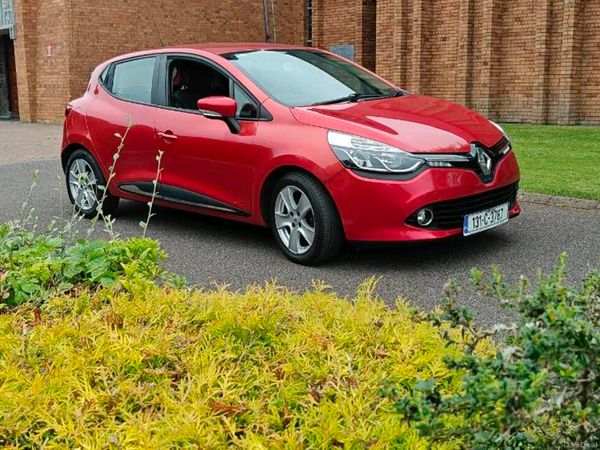 Renault Clio Hatchback, Petrol, 2013, Red