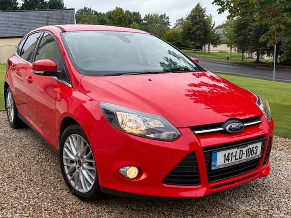 Ford Focus Hatchback, Petrol, 2014, Red