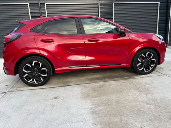Ford Puma MPV, Petrol Hybrid, 2022, Red