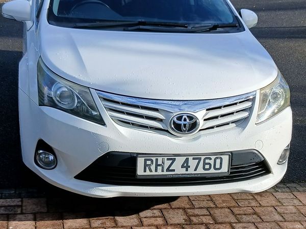 Toyota Avensis Saloon, Petrol, 2012, White