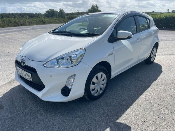 Toyota Aqua Hatchback, Petrol Hybrid, 2016, White