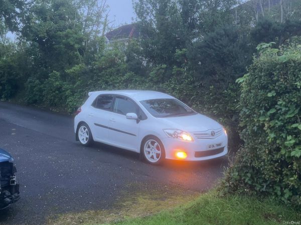 Toyota Auris Hatchback, Petrol, 2012, White