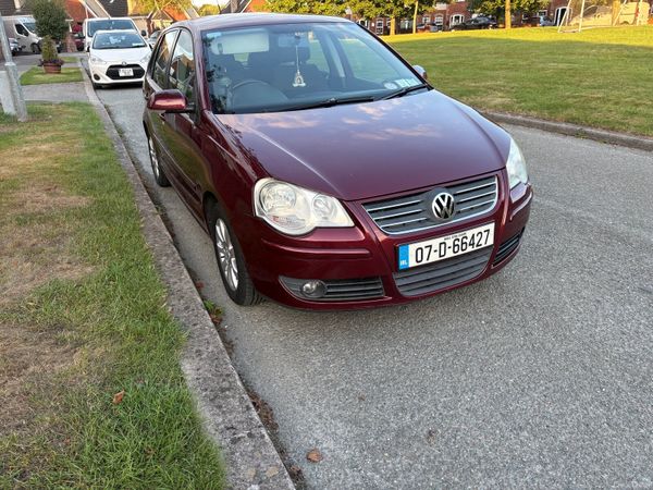 Volkswagen Polo Hatchback, Petrol, 2007, Red