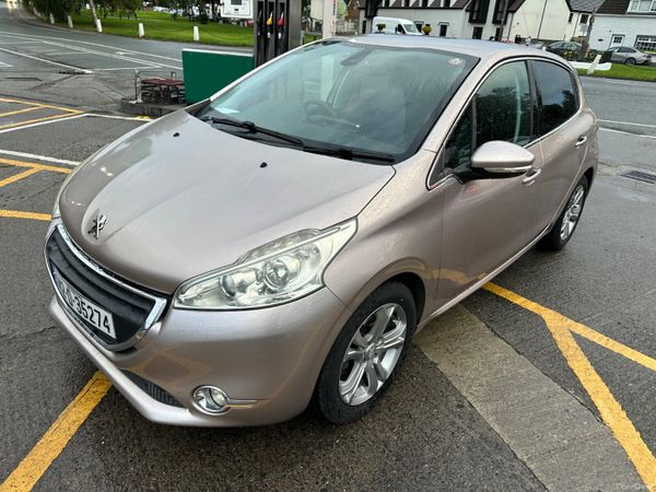Peugeot 208 Hatchback, Petrol, 2014, Pink