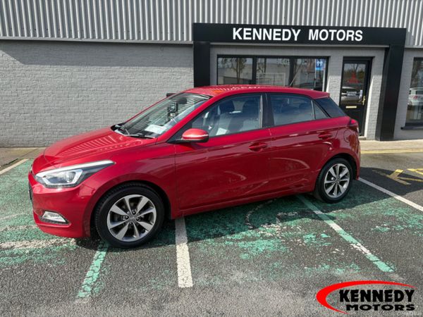 Hyundai i20 Hatchback, Petrol, 2015, Red