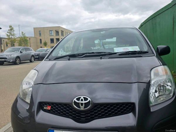 Toyota Yaris Hatchback, Petrol, 2010, Grey