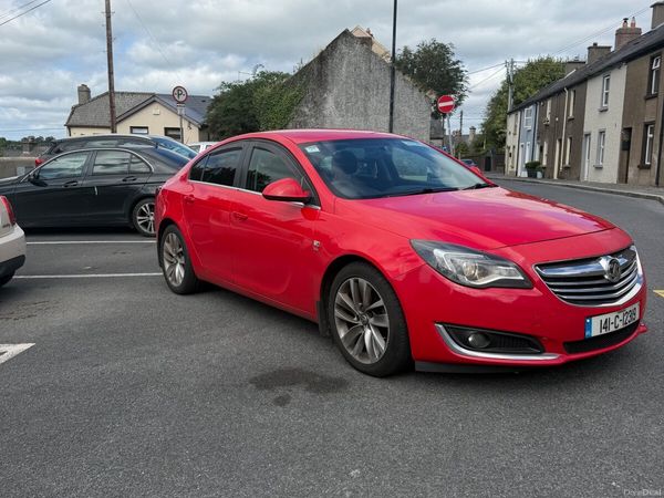 Vauxhall Insignia Hatchback, Diesel, 2014, Red