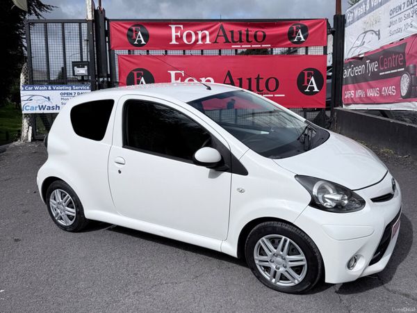 Toyota Aygo Hatchback, Petrol, 2013, White