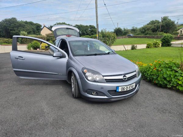 Opel Astra Hatchback, Petrol, 2006, Silver