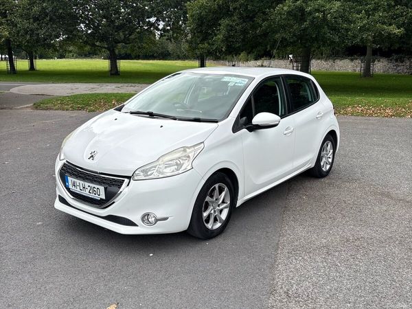 Peugeot 208 Hatchback, Petrol, 2014, White