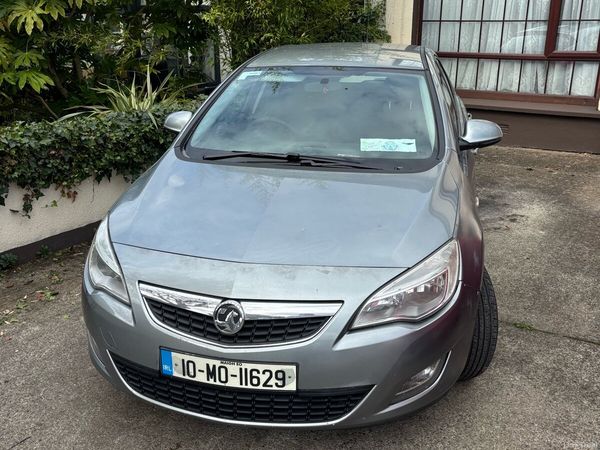 Vauxhall Astra Hatchback, Diesel, 2010, Silver