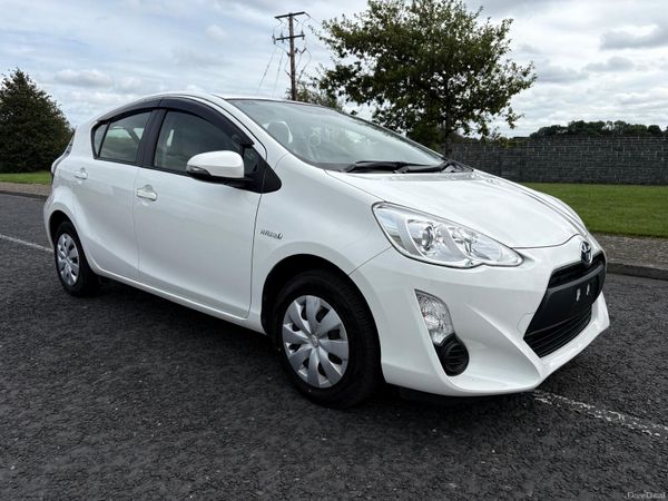 Toyota Aqua Hatchback, Petrol Hybrid, 2015, White