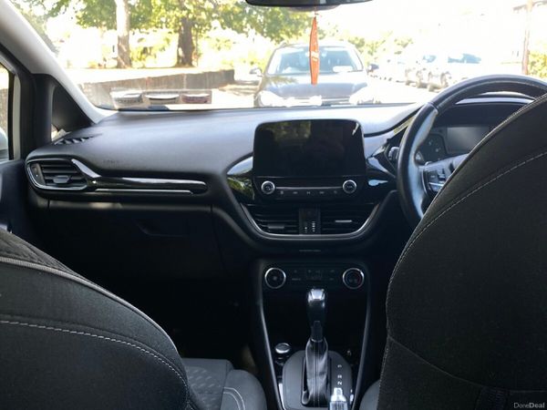 Ford Fiesta Hatchback, Petrol, 2017, Silver