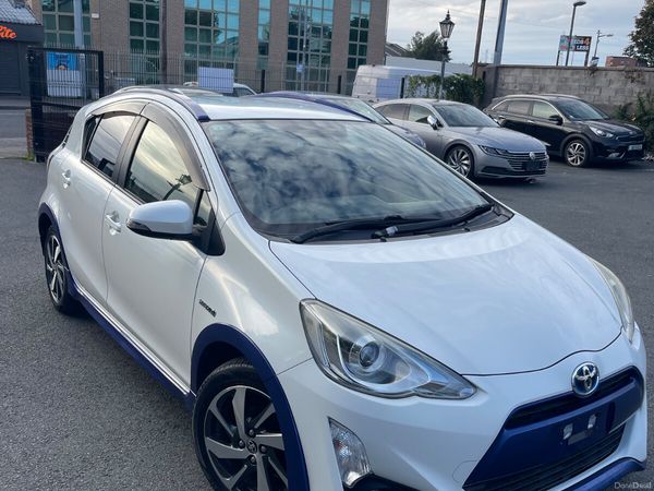 Toyota Aqua Hatchback, Petrol Hybrid, 2015, White