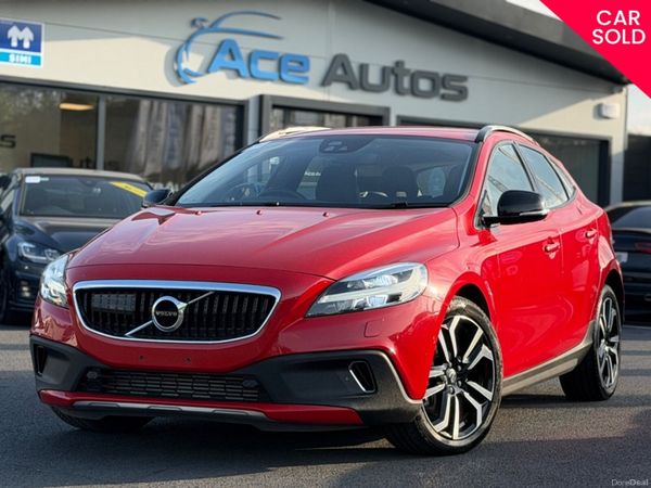Volvo V40 Hatchback, Petrol, 2017, Red